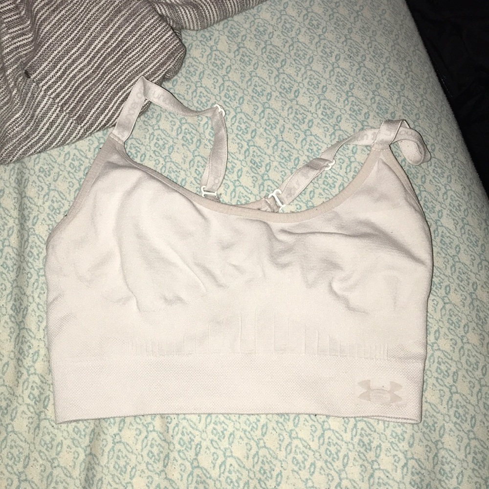 White under armour sports bra